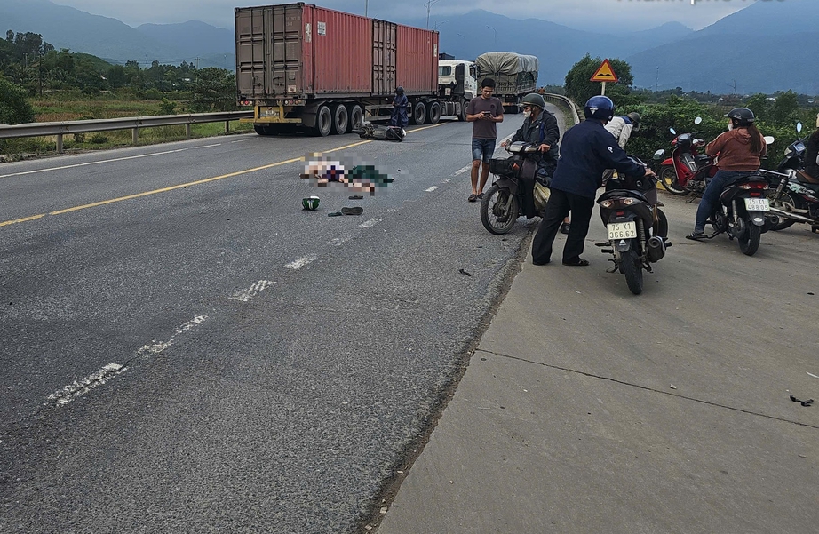 Huế: &Ocirc; t&ocirc; tải va chạm xe m&aacute;y l&agrave;m 2 người tử vong tại chỗ- Ảnh 1.