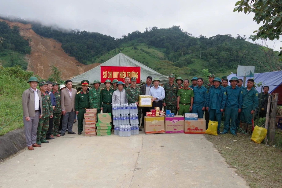 Vụ 3 người nghi bị sạt lở v&ugrave;i lấp: L&atilde;nh đạo Đ&agrave; Nẵng đến hiện trường chỉ đạo t&igrave;m kiếm- Ảnh 3.