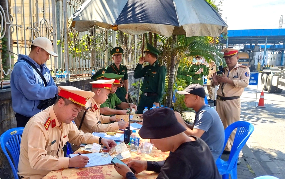 Hải Ph&ograve;ng xử phạt 128 trường hợp vi phạm nồng độ cồn trong một ng&agrave;y- Ảnh 2.
