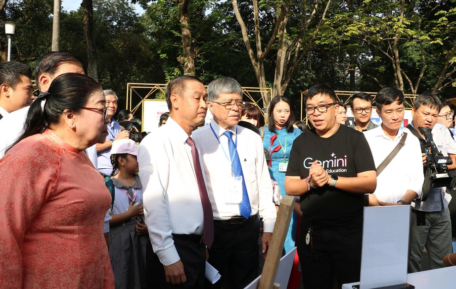 TP.HCM khai mạc triển l&atilde;m &ldquo;50 năm đổi mới gi&aacute;o dục&rdquo;: Nh&igrave;n lại dấu ấn, hướng đến tương lai- Ảnh 2.