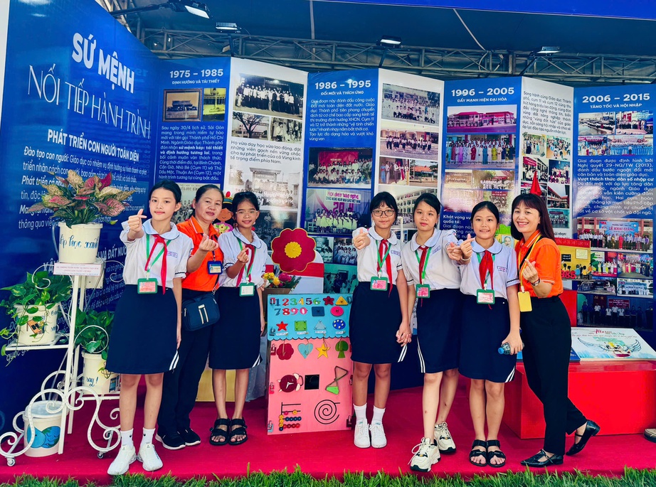 TP.HCM khai mạc triển l&atilde;m &ldquo;50 năm đổi mới gi&aacute;o dục&rdquo;: Nh&igrave;n lại dấu ấn, hướng đến tương lai- Ảnh 4.