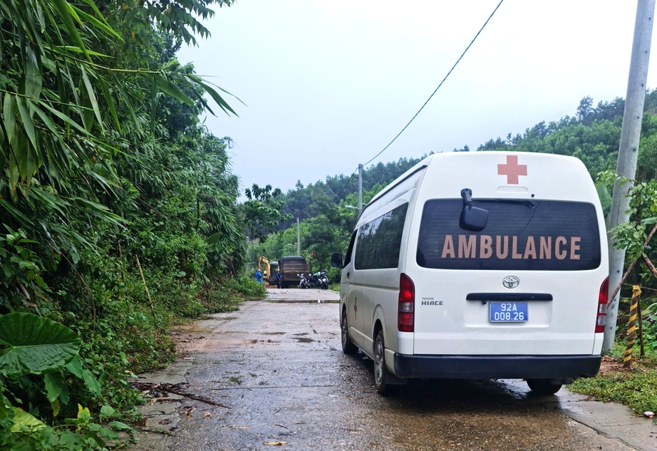 Đ&agrave; Nẵng: T&igrave;m thấy nạn nh&acirc;n bị nước cuốn tr&ocirc;i khi đi khai th&aacute;c keo về nh&agrave;- Ảnh 2.