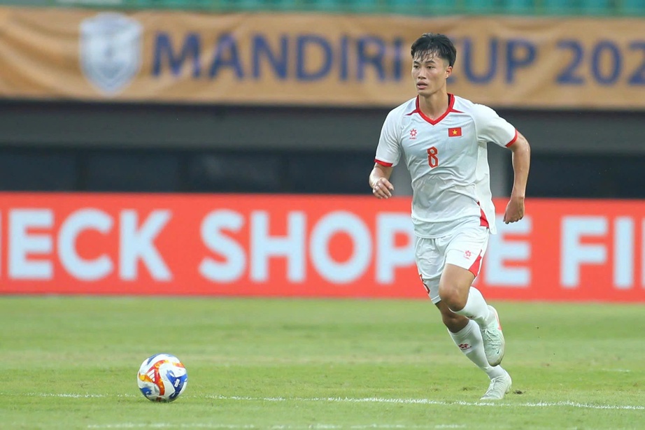 Văn Trường đứt d&acirc;y chằng, lỡ hẹn với SEA Games 33- Ảnh 1.