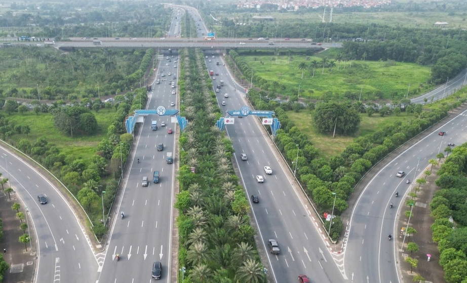 Hà Nội sắp cấm xe tải, xe khách lưu thông ở làn 1 trục Nhật Tân - Nội Bài- Ảnh 1. Hà Nội sắp cấm xe tải, xe khách lưu thông ở làn 1 trục Nhật Tân - Nội Bài- Ảnh 1.