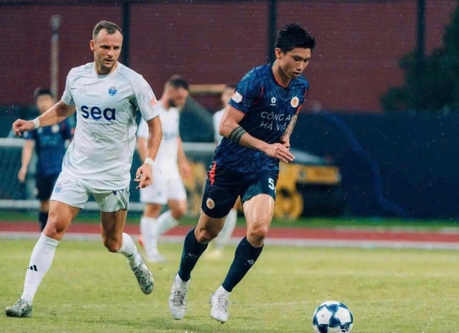 Đo&agrave;n Văn Hậu được đăng k&yacute; thi đấu tại V-League 2025-2026- Ảnh 1.