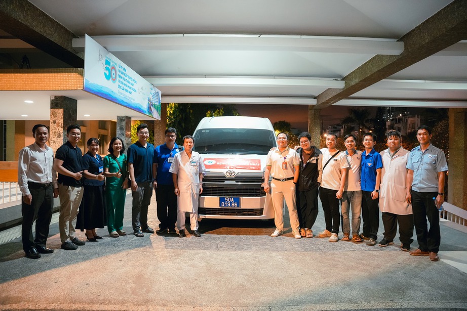 H&agrave;ng ng&agrave;n tấn h&agrave;ng, nh&acirc;n vi&ecirc;n y tế sẵn s&agrave;ng hỗ trợ v&ugrave;ng lũ- Ảnh 1.