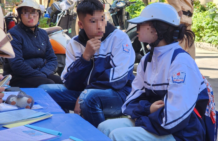 Bắc Ninh: Nhiều học sinh đi xe m&aacute;y vi phạm giao th&ocirc;ng bị xử phạt- Ảnh 10.