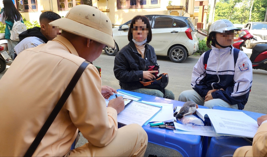 Bắc Ninh: Nhiều học sinh đi xe m&aacute;y vi phạm giao th&ocirc;ng bị xử phạt- Ảnh 9.