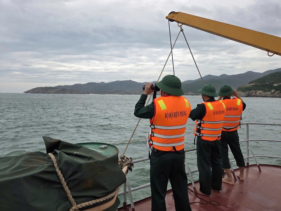 Kh&aacute;nh H&ograve;a: T&agrave;u c&aacute; gặp nạn tr&ecirc;n đường v&agrave;o bờ, 3 ngư d&acirc;n mất t&iacute;ch tr&ecirc;n biển- Ảnh 1.