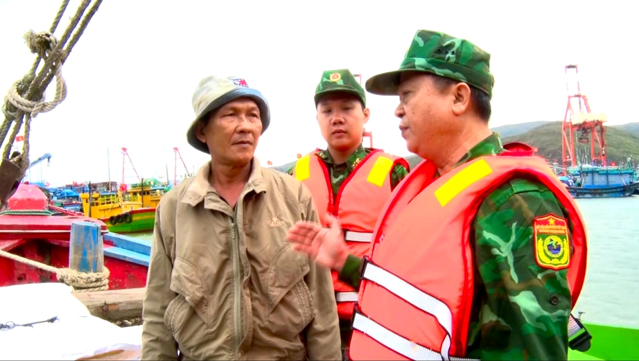 Bộ đội Bi&ecirc;n ph&ograve;ng Gia Lai triển khai đồng bộ biện ph&aacute;p ứng ph&oacute; b&atilde;o số 15- Ảnh 2.