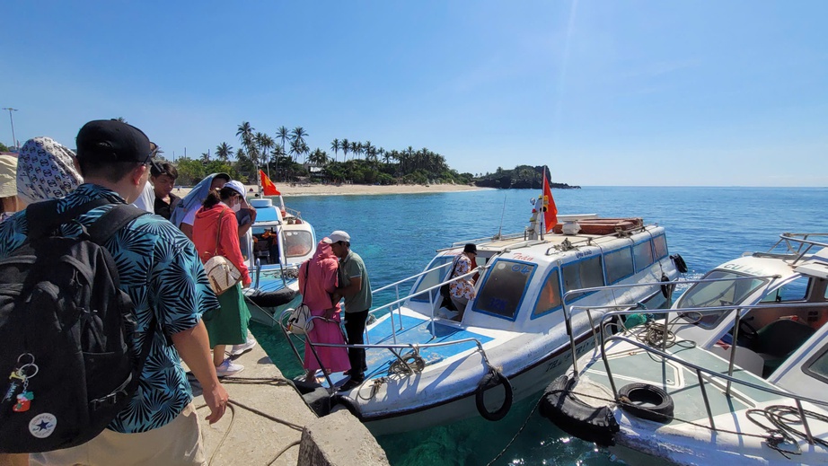 Quảng Ngãi tăng cường triển khai Luật Giao thông đường thủy nội địa, đảm bảo ATGT - Ảnh 2. Quảng Ngãi tăng cường triển khai Luật Giao thông đường thủy nội địa, đảm bảo ATGT - Ảnh 2.
