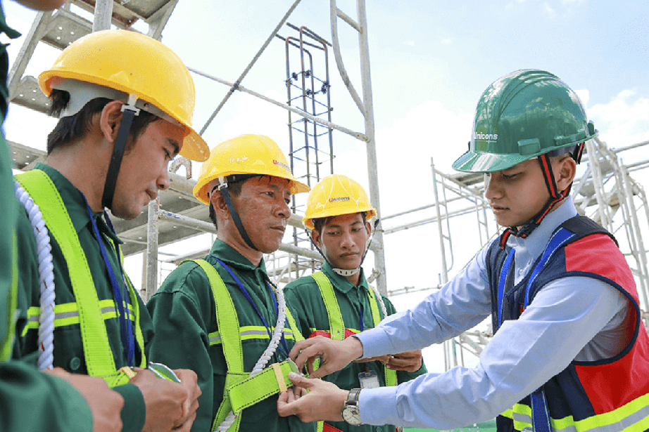 Thiếu hụt nh&acirc;n c&ocirc;ng x&acirc;y dựng: Nhiều nh&agrave; thầu tung ưu đ&atilde;i "khủng" để giữ lao động- Ảnh 1.