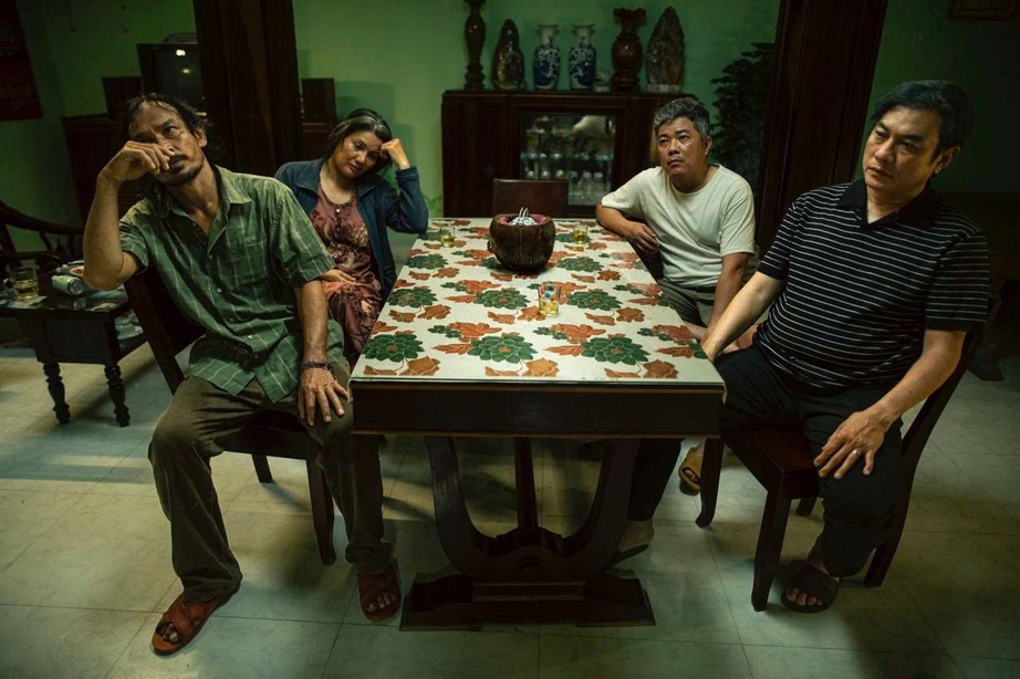 Phim kinh dị "Cải mả" c&oacute; g&igrave; hấp dẫn m&agrave; so&aacute;n ng&ocirc;i "Cục v&agrave;ng của ngoại"?- Ảnh 3.