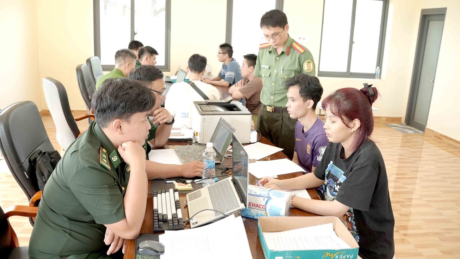 Đồng Nai tiếp nhận 65 c&ocirc;ng d&acirc;n, đa số l&agrave; nạn nh&acirc;n trốn khỏi cơ sở lừa đảo tại Campuchia- Ảnh 2.