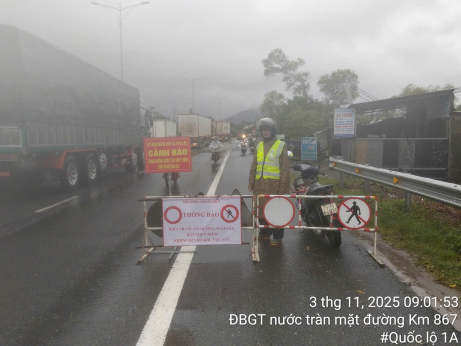 Bộ X&acirc;y dựng: 39 vị tr&iacute; tắc đường đang được xử l&yacute;, nhiều tuyến huyết mạch đ&atilde; th&ocirc;ng trở lại- Ảnh 1.