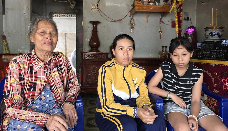 Xót cảnh cha mất, mẹ bệnh tật, con mịt mờ tương lai- Ảnh 1. Xót cảnh cha mất, mẹ bệnh tật, con mịt mờ tương lai- Ảnh 1.