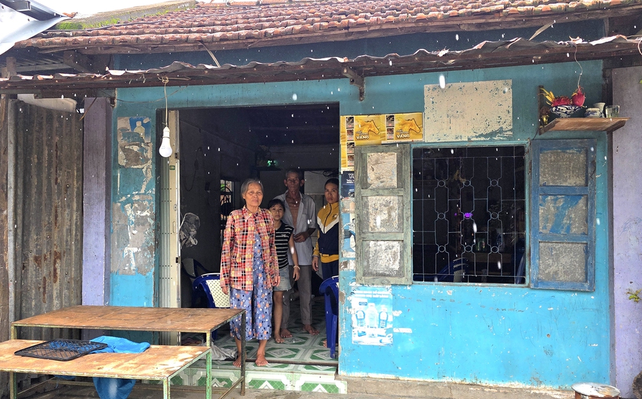 Xót cảnh cha mất, mẹ bệnh tật, con mịt mờ tương lai- Ảnh 2. Xót cảnh cha mất, mẹ bệnh tật, con mịt mờ tương lai- Ảnh 2.