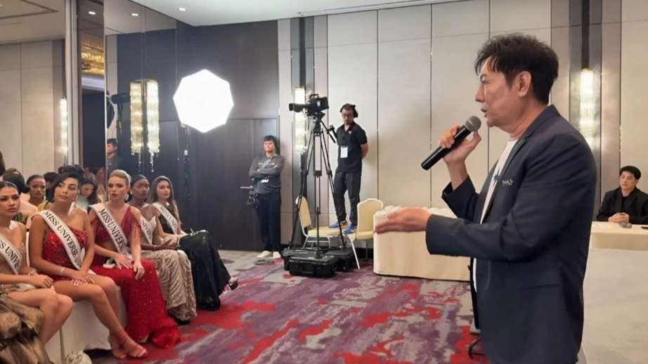 &Ocirc;ng Nawat c&oacute; bị tổ chức Miss Universe "cấm cửa" sau vụ qu&aacute;t mắng th&iacute; sinh?- Ảnh 2.