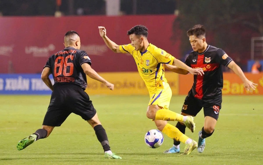 V-League: Ninh Bình thắng kịch tính Sông Lam Nghệ An- Ảnh 1. V-League: Ninh Bình thắng kịch tính Sông Lam Nghệ An- Ảnh 1.