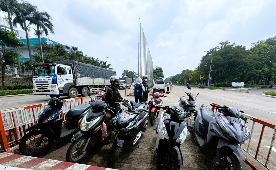 Đồng Nai: Kiểm tra 164 b&atilde;i xe, cả trăm học sinh chưa đủ tuổi đi xe m&aacute;y đến trường- Ảnh 1.