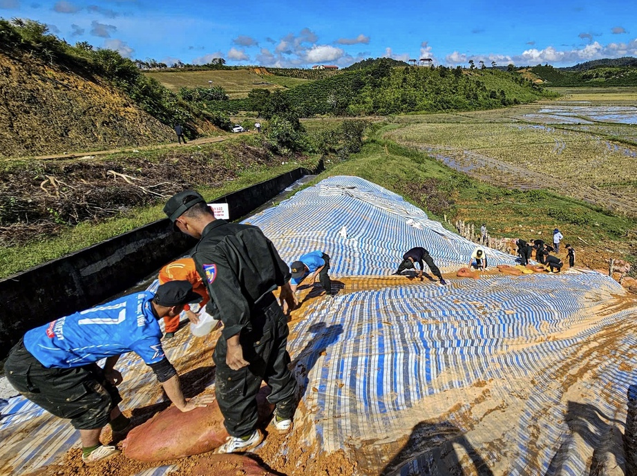 L&acirc;m Đồng: Theo d&otilde;i s&aacute;t sao hồ chứa nước Cay An sau khi gia cố khẩn cấp- Ảnh 1.