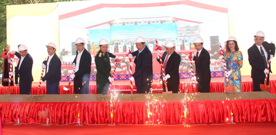 Bộ trưởng Trần Hồng Minh ph&aacute;t lệnh khởi c&ocirc;ng trường nội tr&uacute; tại x&atilde; bi&ecirc;n giới Cao Bằng- Ảnh 1.