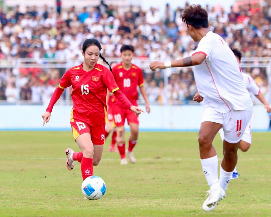 SEA Games 33: Vạn Sự tỏa s&aacute;ng, đội tuyển nữ Việt Nam thắng nhẹ Myanmar- Ảnh 1.