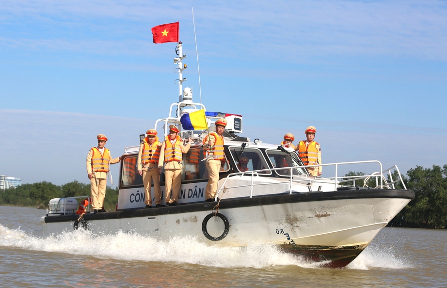 Thanh Ho&aacute; xử l&yacute; nhiều vi phạm an to&agrave;n đường thuỷ nội địa- Ảnh 1.