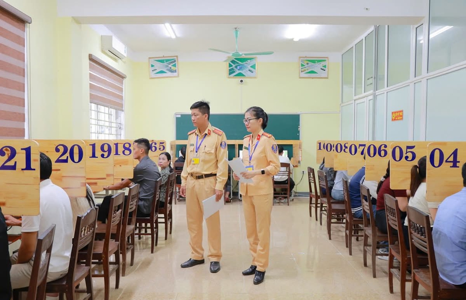 H&agrave; Tĩnh: Người d&acirc;n linh hoạt thời gian hơn khi đăng k&yacute; học l&aacute;i xe nhờ Th&ocirc;ng tư 14- Ảnh 2.