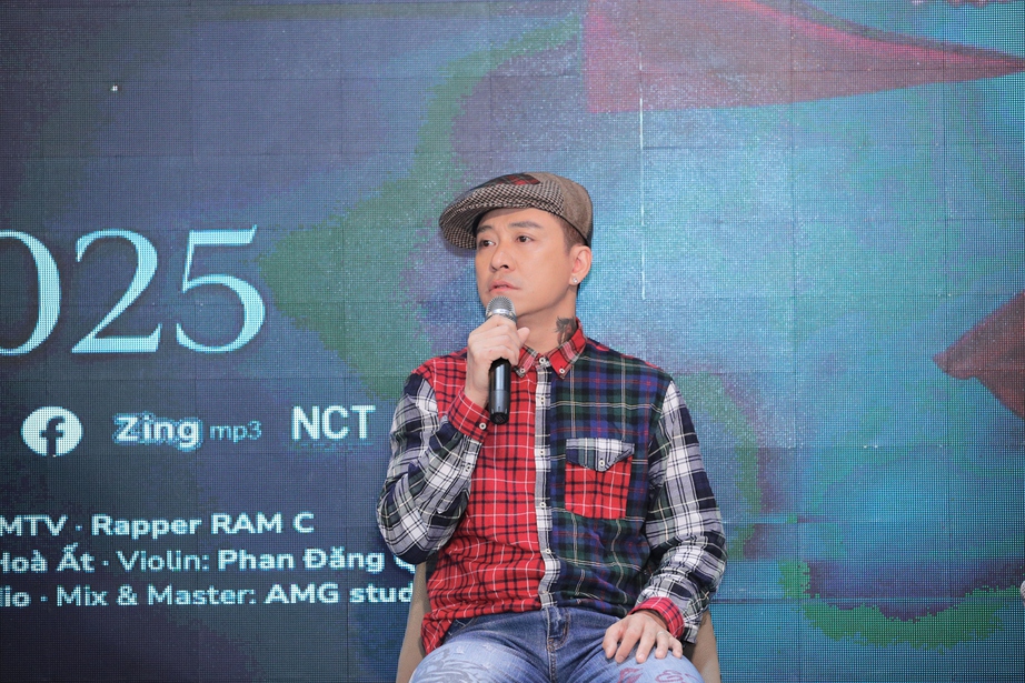 Tuấn Hưng lần đầu viết nhạc, thừa nhận thời kỳ đỉnh cao đã qua từ rất lâu - Ảnh 3. Tuấn Hưng lần đầu viết nhạc, thừa nhận thời kỳ đỉnh cao đã qua từ rất lâu - Ảnh 3.