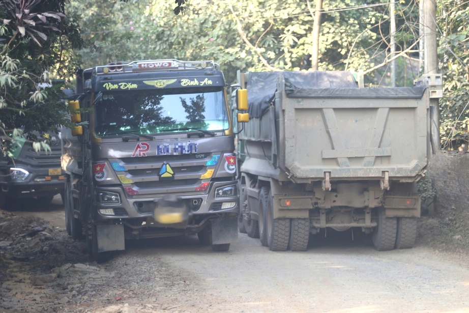 Người d&acirc;n Ph&uacute; Thọ khốn khổ v&igrave; xe tải trọng lớn lao nhanh tr&ecirc;n đường- Ảnh 6.