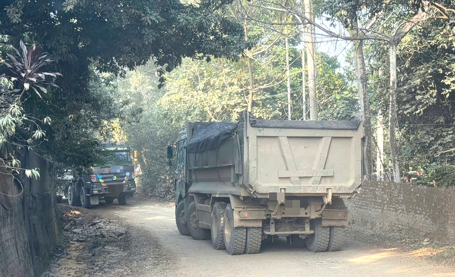 Người d&acirc;n Ph&uacute; Thọ khốn khổ v&igrave; xe tải trọng lớn lao nhanh tr&ecirc;n đường- Ảnh 7.