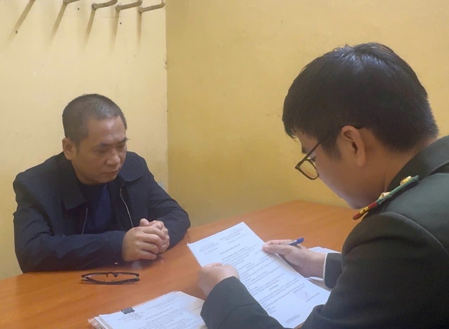 Khởi tố hiệu trưởng v&agrave; hai c&aacute;n bộ Cao đẳng Du lịch HN vụ "ăn chặn" tiền A80 của sinh vi&ecirc;n- Ảnh 2.