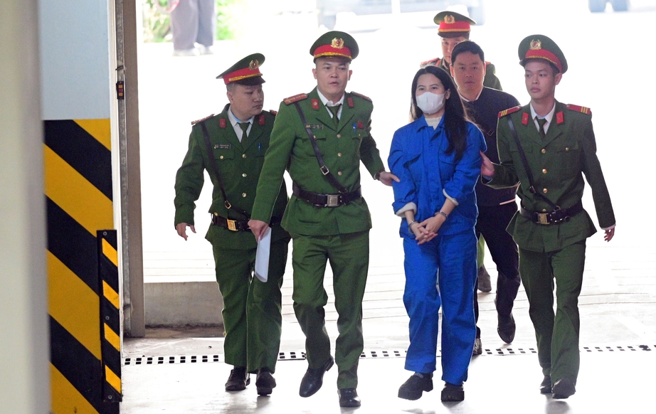 X&eacute;t xử hai cựu Ph&oacute; ch&aacute;nh &aacute;n TAND Cấp cao tại Đ&agrave; Nẵng v&agrave; 26 bị c&aacute;o- Ảnh 1.