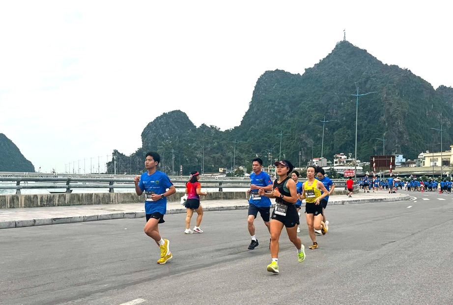 Quảng Ninh đẩy mạnh phát triển du lịch gắn với thể thao- Ảnh 2. Quảng Ninh đẩy mạnh phát triển du lịch gắn với thể thao- Ảnh 2.