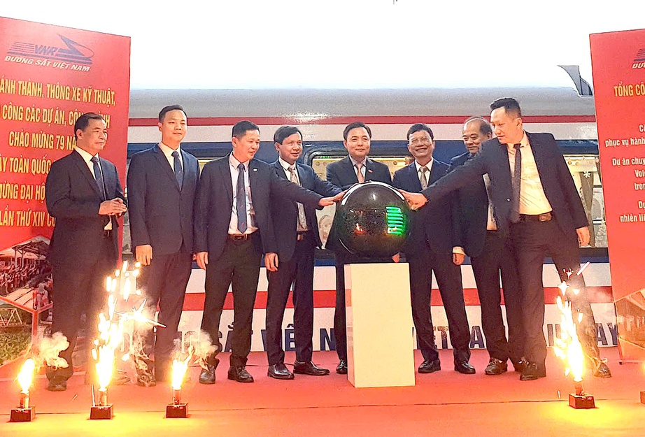 Đường sắt kh&aacute;nh th&agrave;nh, đưa v&agrave;o khai th&aacute;c hơn 160 toa xe kh&aacute;ch n&acirc;ng cấp hiện đại- Ảnh 1.