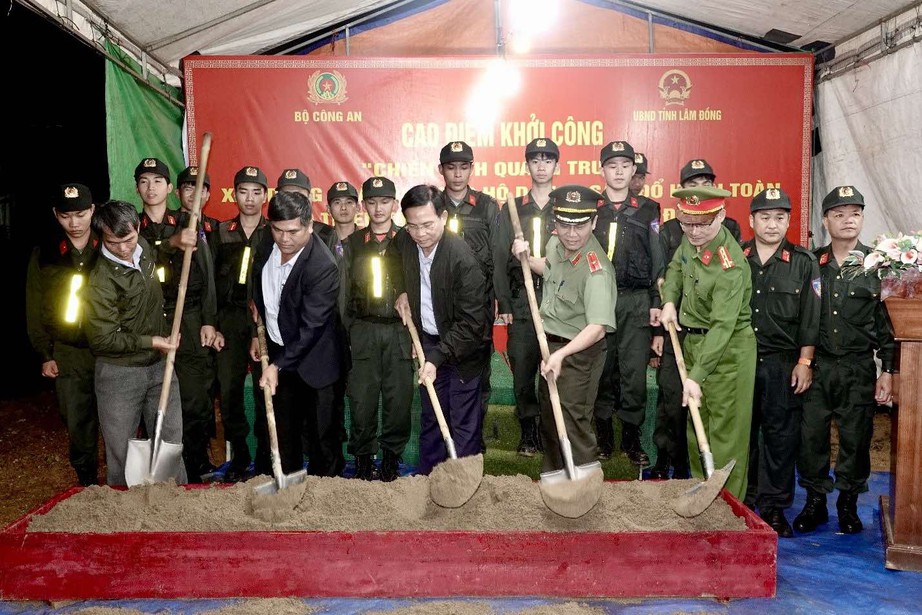 Gia Lai, L&acirc;m Đồng phấn đấu ho&agrave;n th&agrave;nh x&acirc;y nh&agrave; cho d&acirc;n v&ugrave;ng lũ trước 31/1/2026- Ảnh 3.