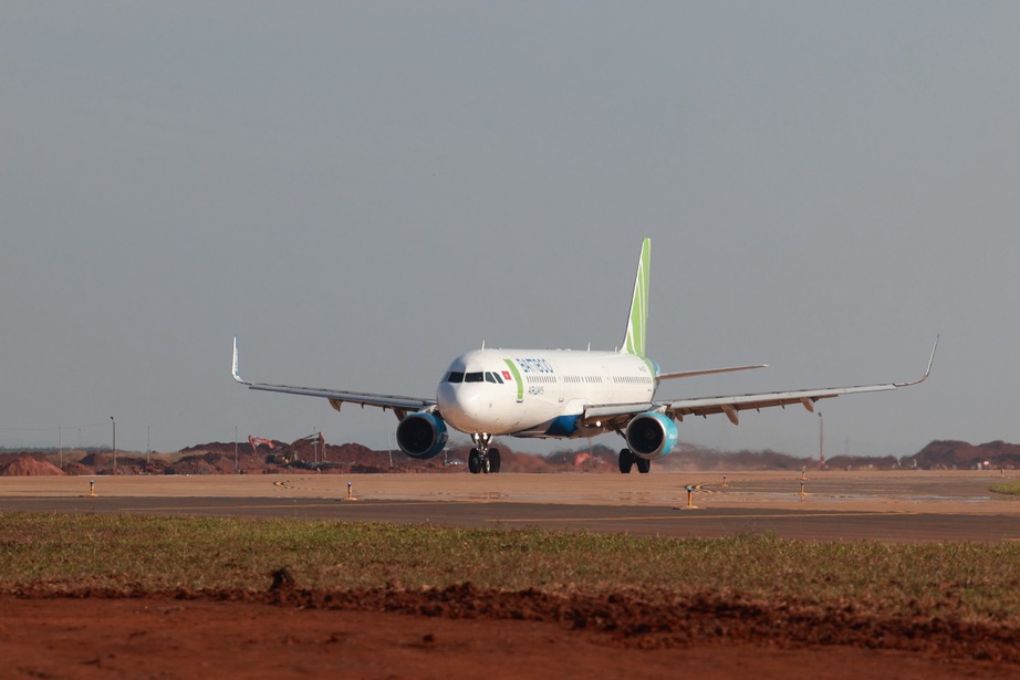 Cận cảnh chuyến bay đầu ti&ecirc;n của Bamboo Airways đến s&acirc;n bay Long Th&agrave;nh- Ảnh 2.