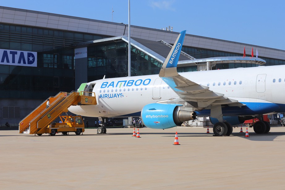 Cận cảnh chuyến bay đầu ti&ecirc;n của Bamboo Airways đến s&acirc;n bay Long Th&agrave;nh- Ảnh 6.