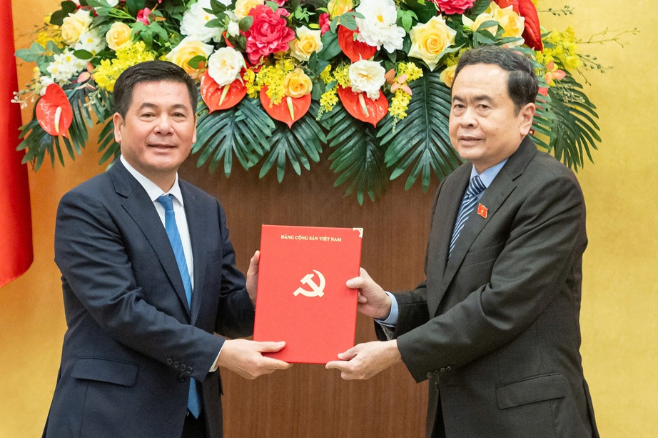 Bộ trưởng C&ocirc;ng thương Nguyễn Hồng Di&ecirc;n l&agrave;m Ph&oacute; B&iacute; thư chuy&ecirc;n tr&aacute;ch Đảng uỷ Quốc hội- Ảnh 1.