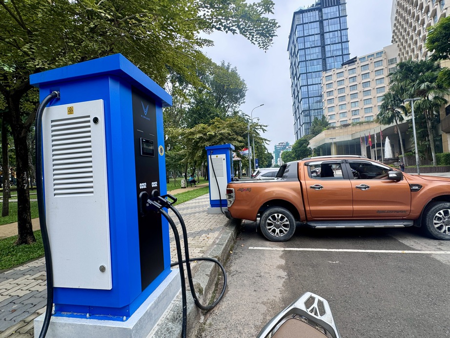 TP.HCM chuẩn bị đấu thầu lắp đặt trạm sạc tại 19 bến xe bu&yacute;t- Ảnh 2.