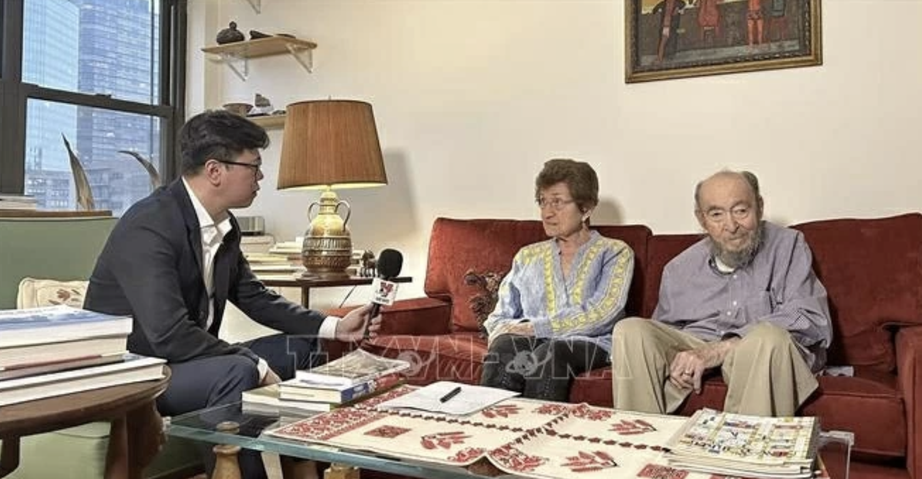 &Ocirc;ng b&agrave; Weiss, những người bạn lớn, g&oacute;p phần h&agrave;n gắn quan hệ Việt - Mỹ qua đời- Ảnh 2.