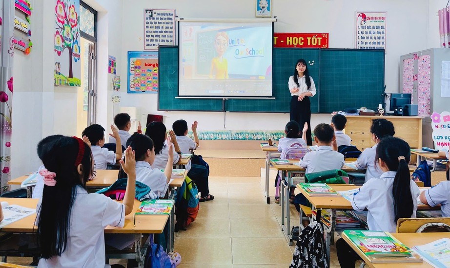 Miễn học phí công lập, phụ huynh vẫn lo “học thêm, liên kết”- Ảnh 1. Miễn học phí công lập, phụ huynh vẫn lo “học thêm, liên kết”- Ảnh 1.