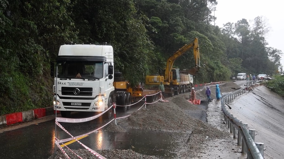 Quảng Ng&atilde;i: Sẽ đảm bảo an to&agrave;n cho phương tiện đi lại trong lễ hội hoa anh đ&agrave;o Măng Đen- Ảnh 2.