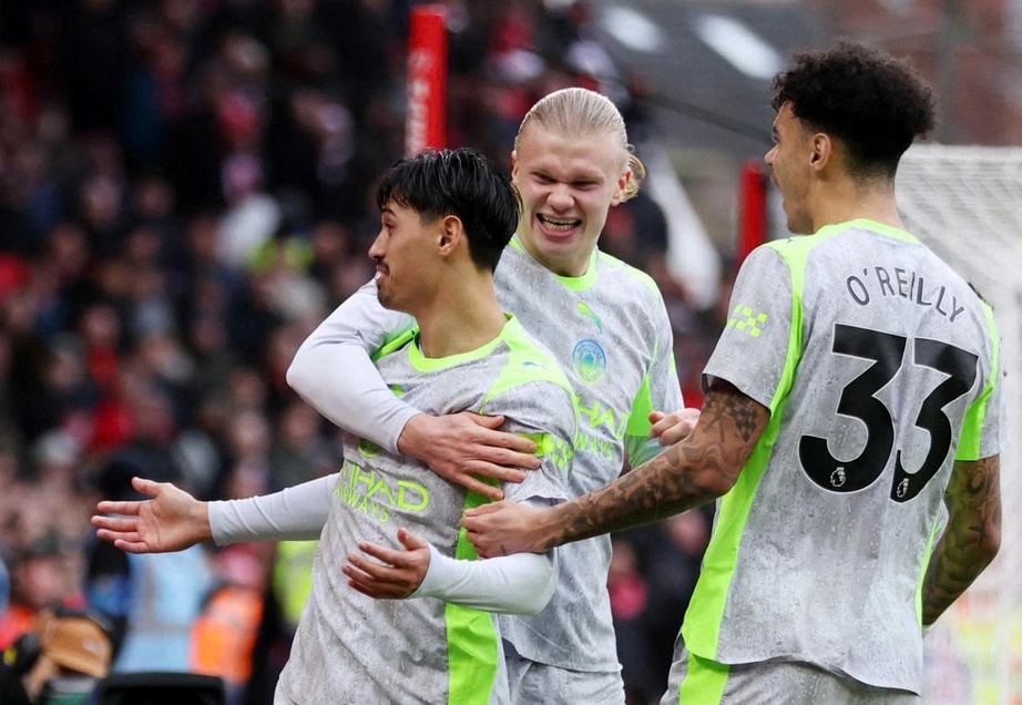 Thắng kịch t&iacute;nh Nottingham, Man City tạm chiếm ng&ocirc;i đầu bảng Ngoại hạng Anh- Ảnh 1.