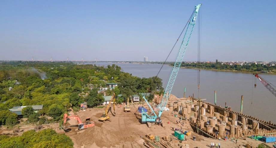 Trung Ch&iacute;nh dồn lực bứt tốc tr&ecirc;n đại c&ocirc;ng trường cầu Tứ Li&ecirc;n- Ảnh 8.