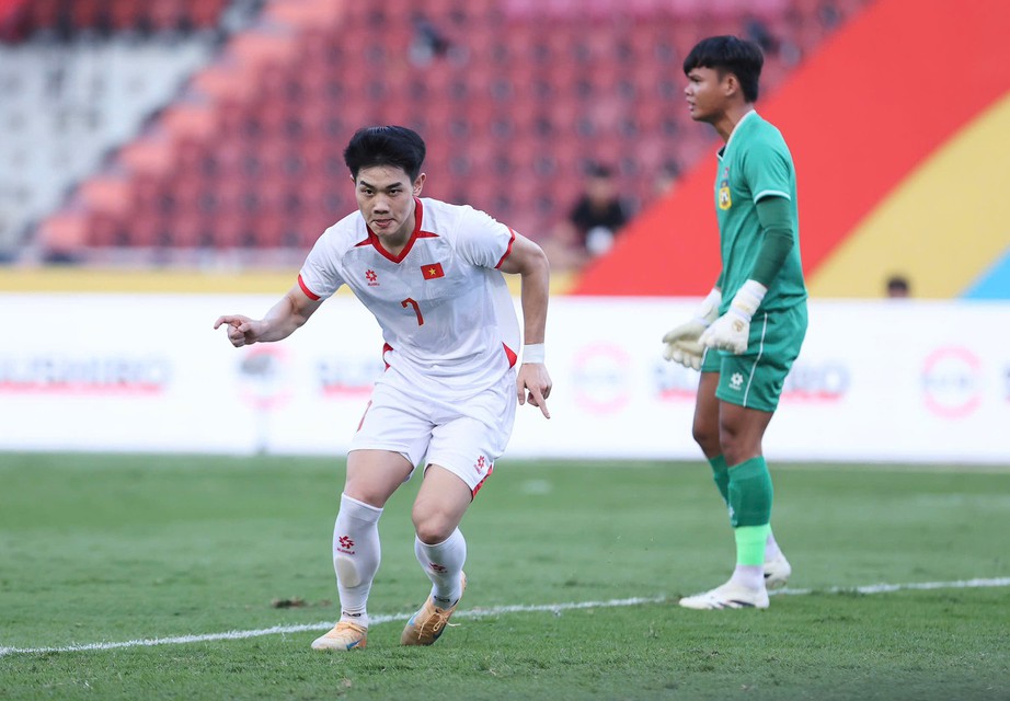 HLV Kim Sang-sik khen ngợi một c&aacute;i t&ecirc;n của U22 Việt Nam sau trận thắng U22 L&agrave;o- Ảnh 1.