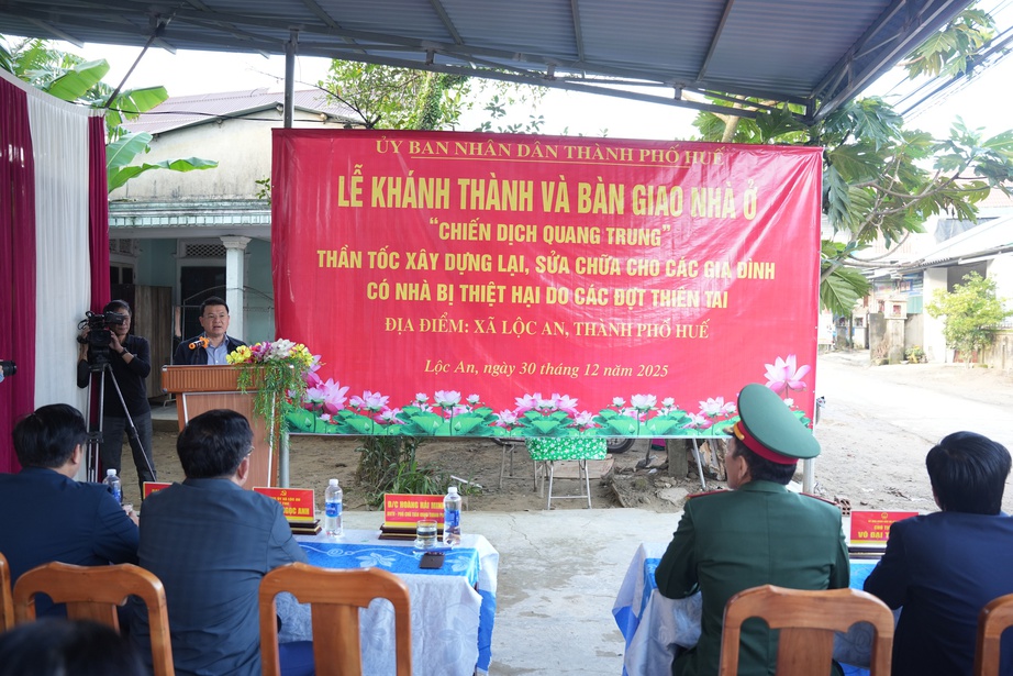 Bàn giao căn nhà đầu tiên trong “Chiến dịch Quang Trung” tại Huế- Ảnh 2. Bàn giao căn nhà đầu tiên trong “Chiến dịch Quang Trung” tại Huế- Ảnh 2.