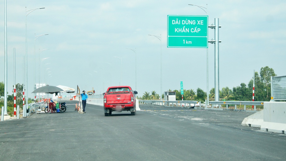 Thi c&ocirc;ng xuy&ecirc;n tết, sớm đưa v&agrave;o khai th&aacute;c cao tốc Hậu Giang - C&agrave; Mau- Ảnh 12.