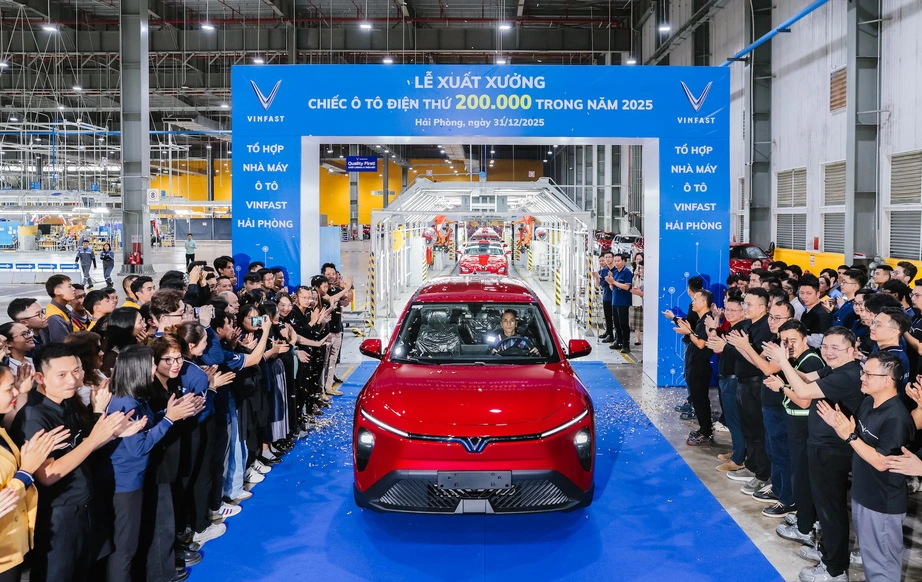 VinFast bán gần 100.000 ô tô tại Việt Nam trong chưa đầy nửa năm- Ảnh 1. VinFast bán gần 100.000 ô tô tại Việt Nam trong chưa đầy nửa năm- Ảnh 1.